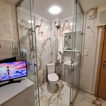 Supreme Victoria 3* Warna