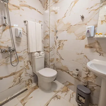 Hotel Supreme Victoria 3*